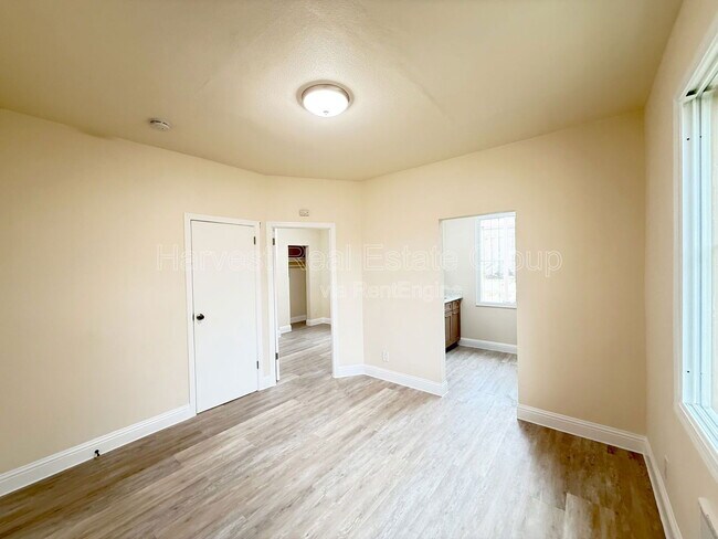 Building Photo - 715 Peralta St