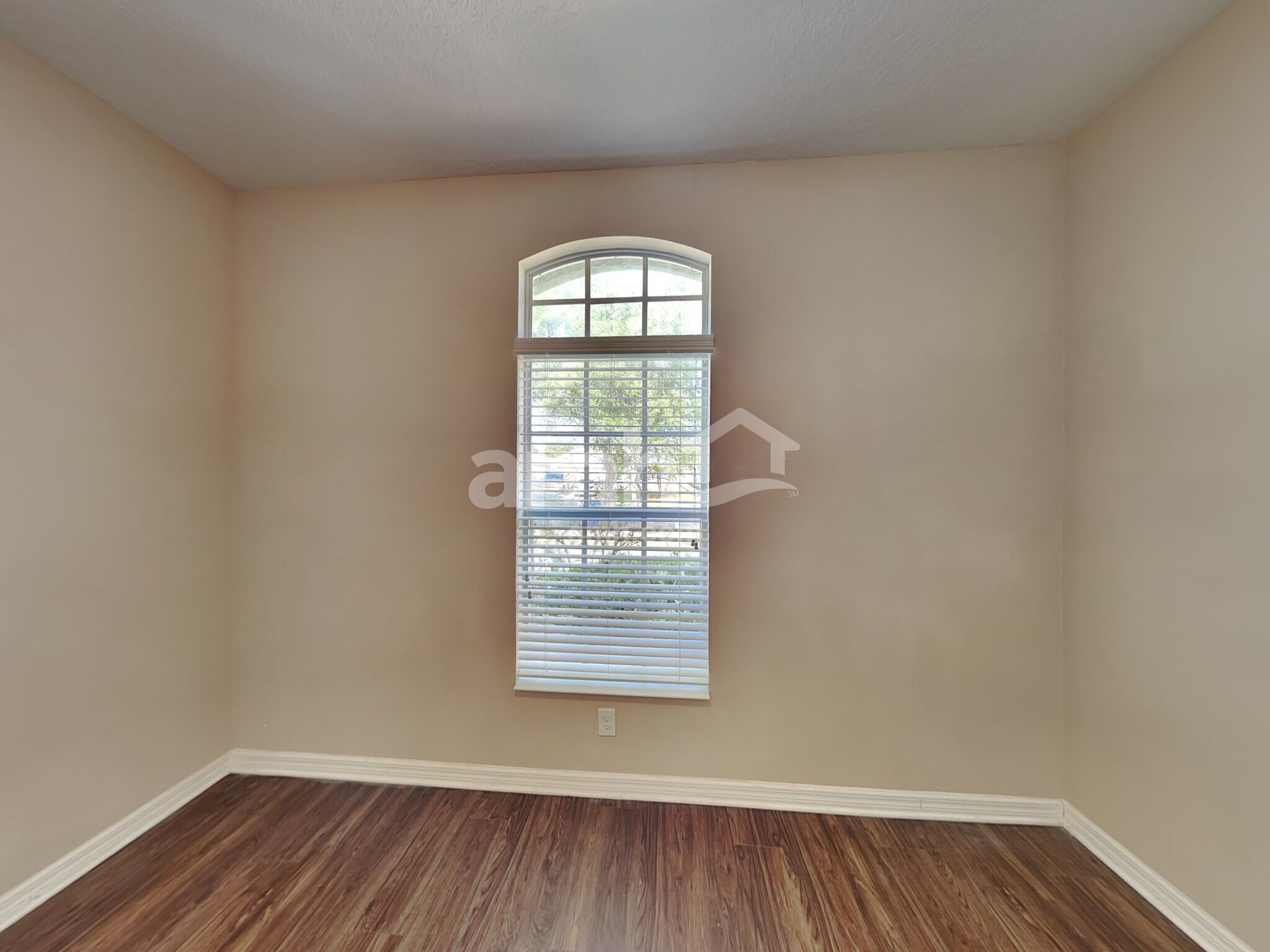 Building Photo - 503 9th St NE