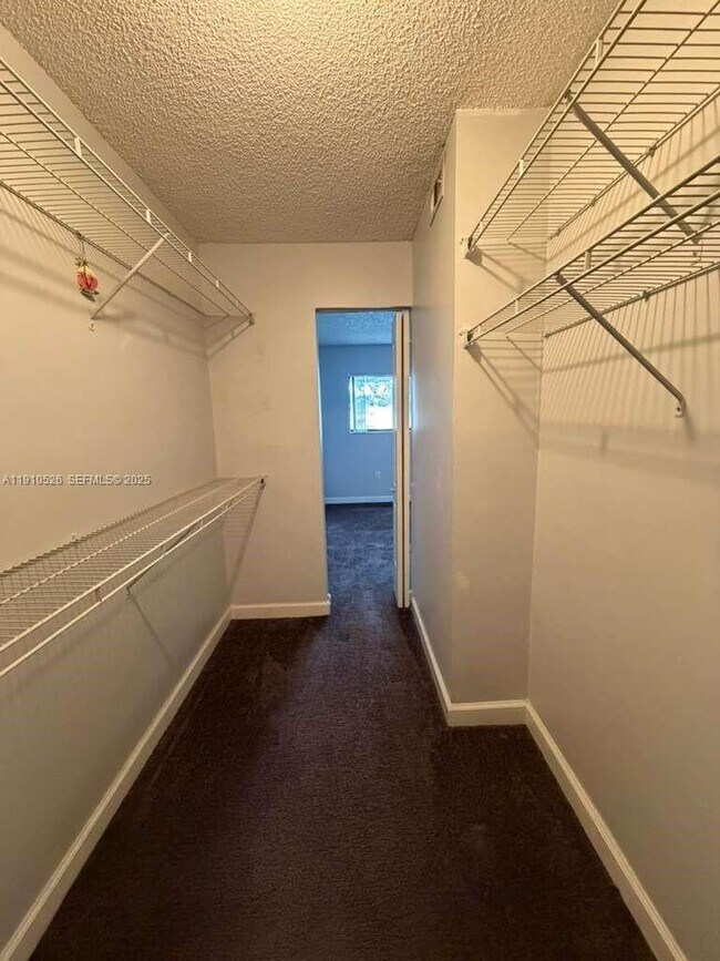 Building Photo - 351 Palm Way