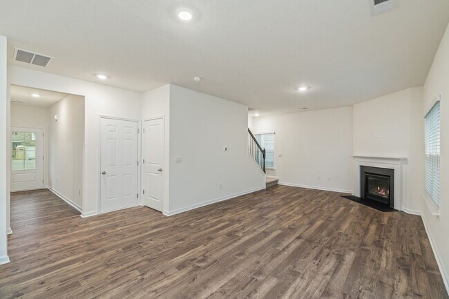 Building Photo - 944 Utopia Ln