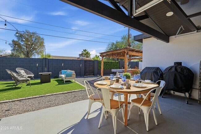 Building Photo - 2812 N 71st Pl