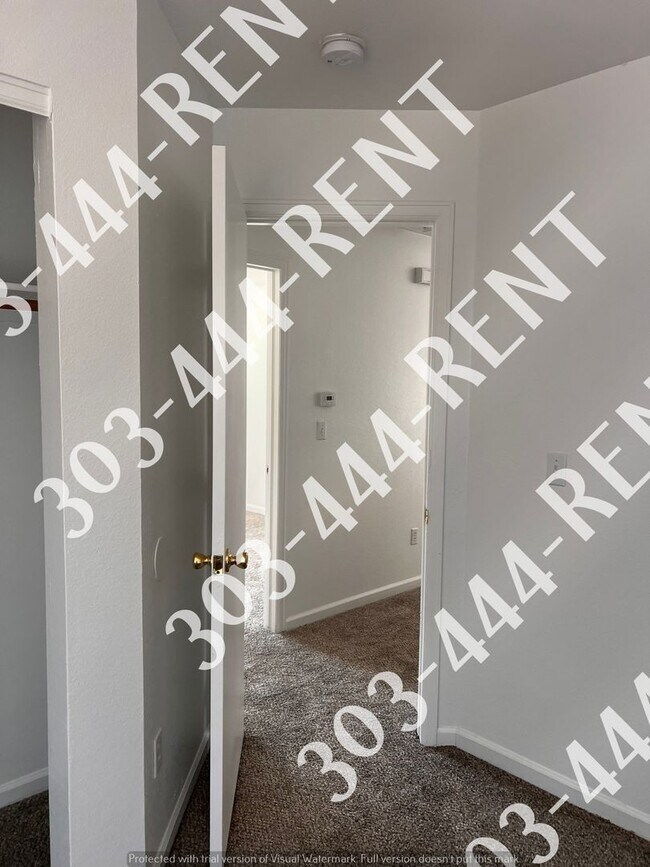 Building Photo - Single Family Ranch Style Home In Aurora!