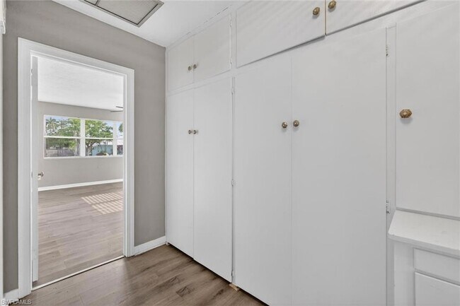 Building Photo - 1420 Maravilla Ave