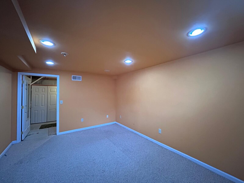Building Photo - 73 Witman Dr
