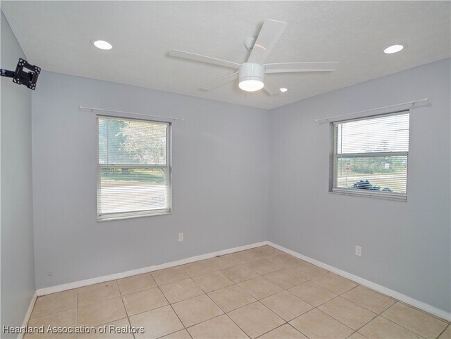 Building Photo - 4409 Wood Ave