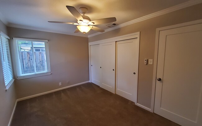 Building Photo - 1585 Violet Way