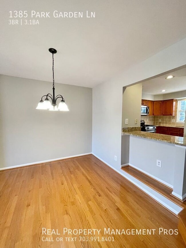 Building Photo - 1385 Park Garden Ln