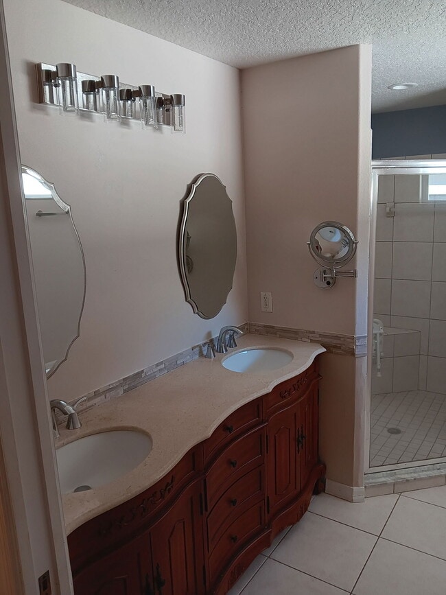 Building Photo - 1305 Shadow Path Dr