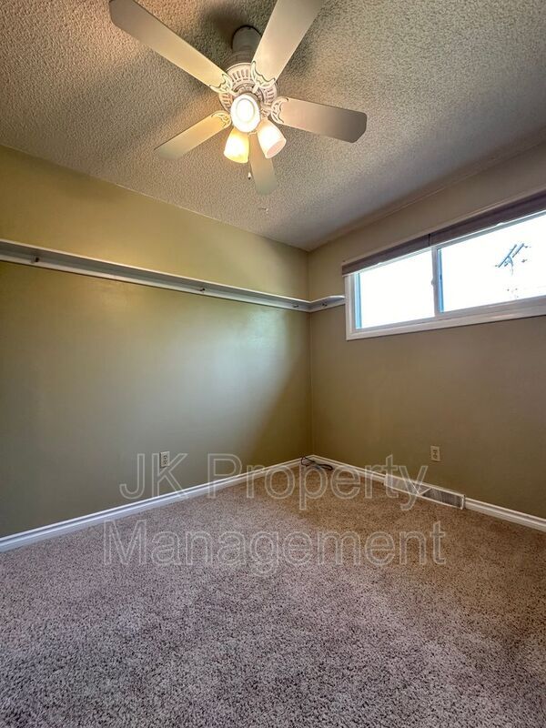 Building Photo - 710 48th St S