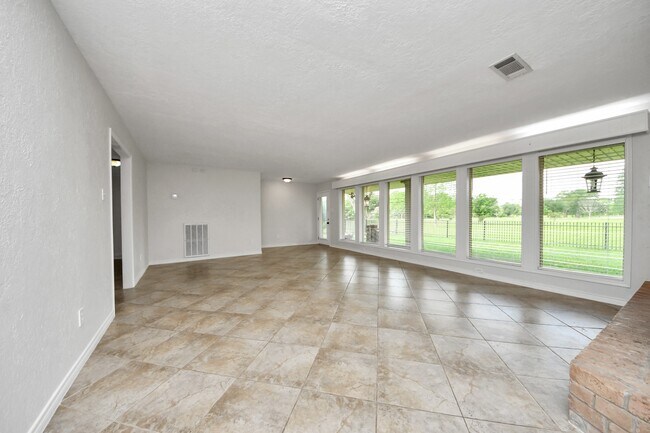 Building Photo - 3410 Crow Valley Dr