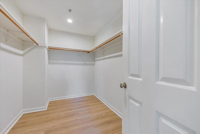 Building Photo - Spacious Townhome in Palo Alto