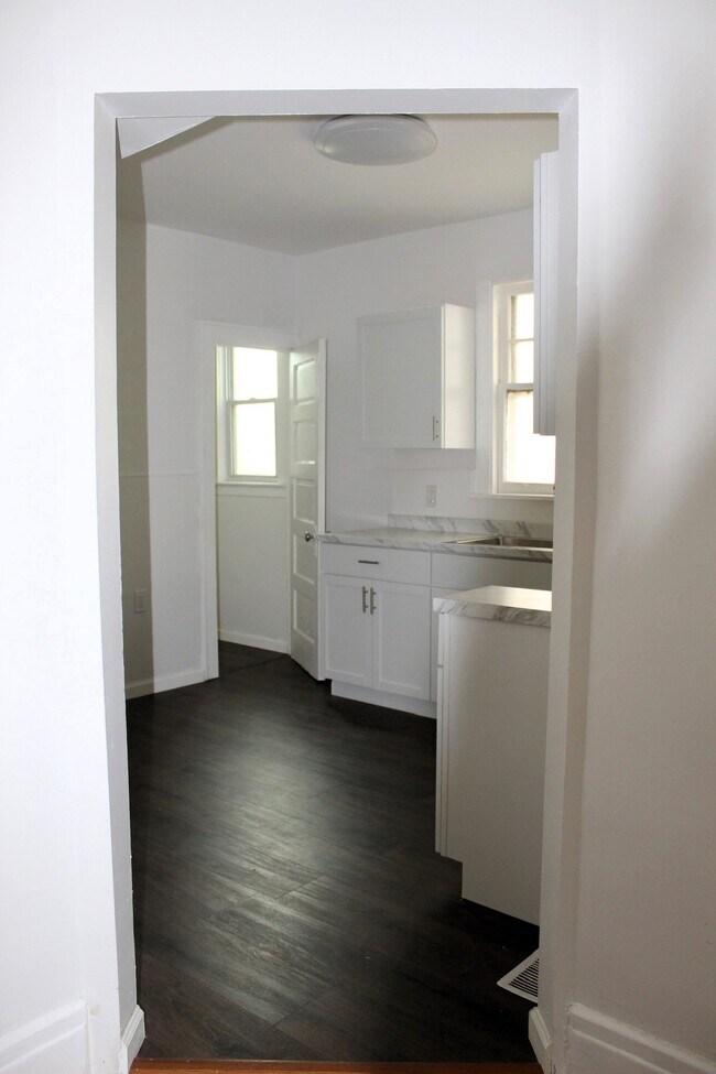 Building Photo - 228 Weiss St