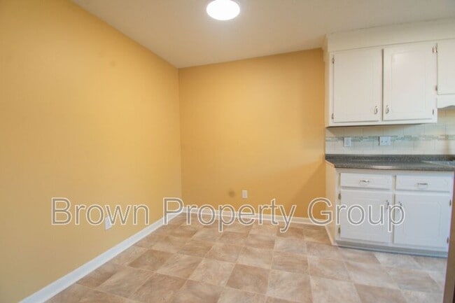 Building Photo - 3196 Petunia Ave