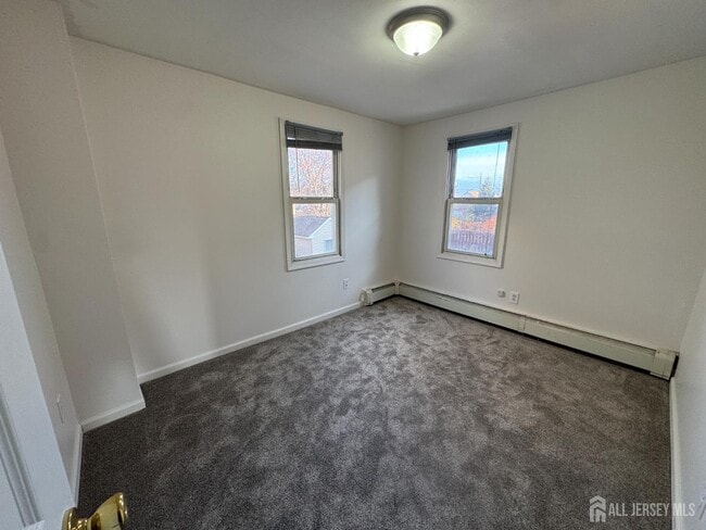 Building Photo - 317 Walnut St