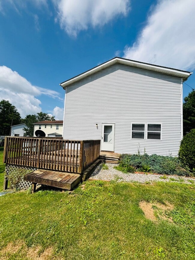 Building Photo - 355 Wakeman Ct NE