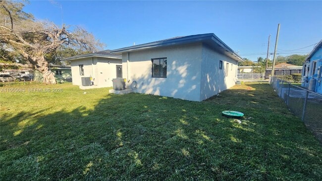 Building Photo - 8048 NW 14th Ct