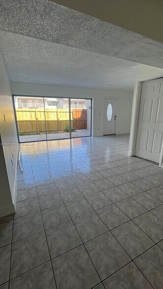 Primary Photo - 15420 SW 81st Circle Ln