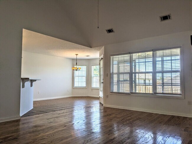 Building Photo - 508 Simoni Pl
