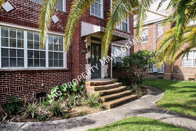 Building Photo - 2892 College St