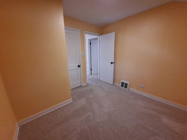Building Photo - 3Br/2Bath House in Evanston $3,600/m