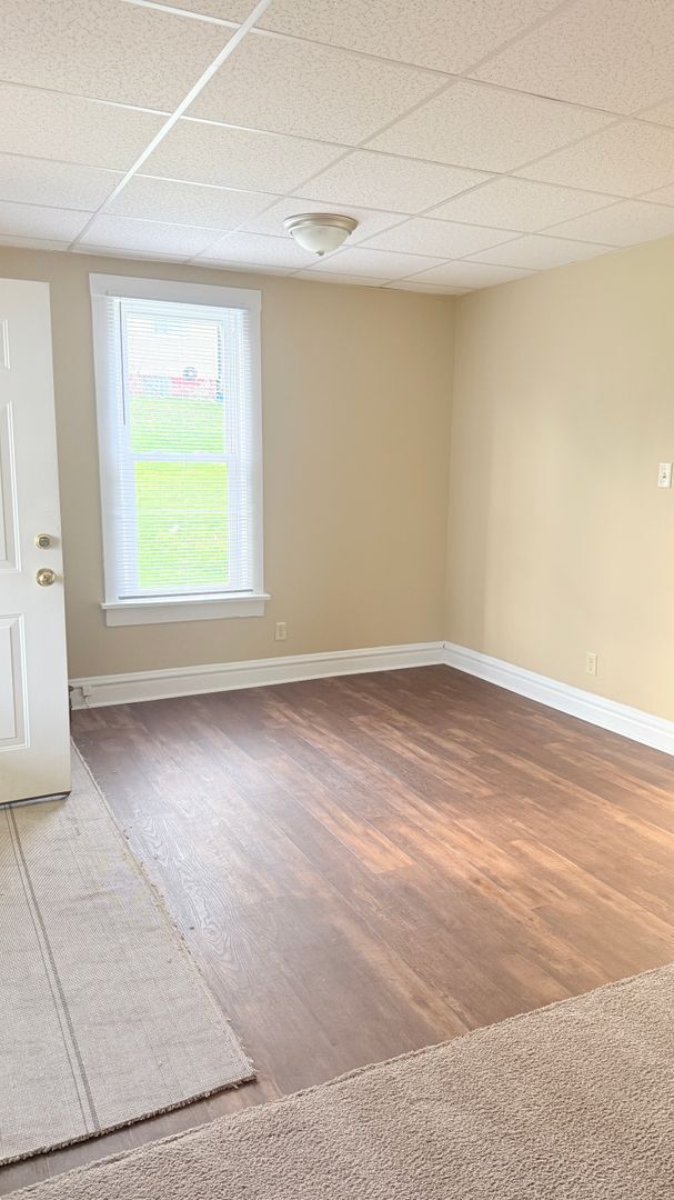 Building Photo - Large 4 bedroom single family home ready now!