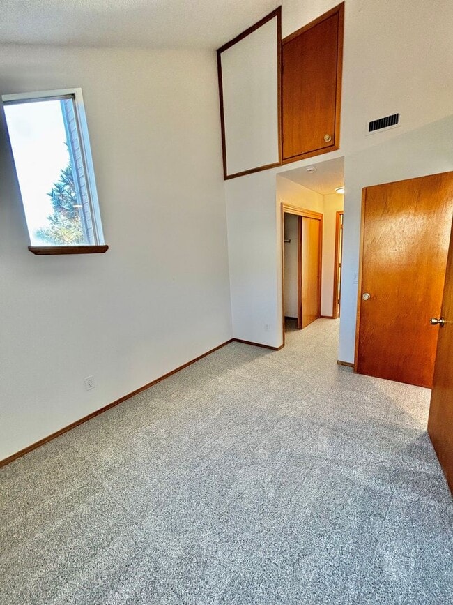 Building Photo - Stylish & Updated 1-Bedroom Loft Retreat i...