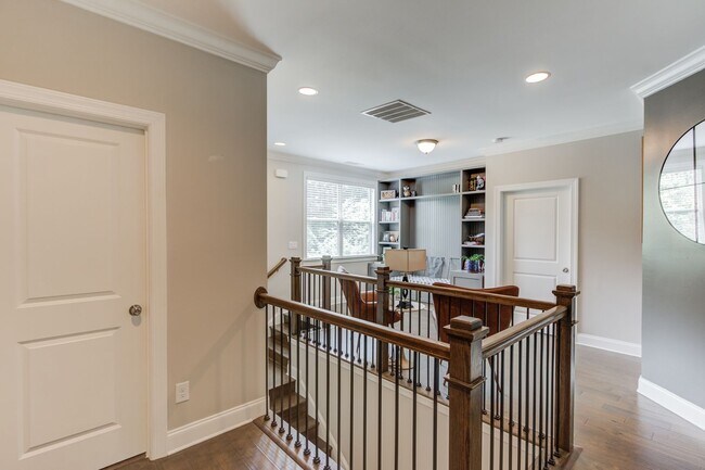 Building Photo - 1450 Edgebrook Ct NE