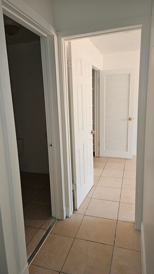 Building Photo - 177 NE 12th Ave