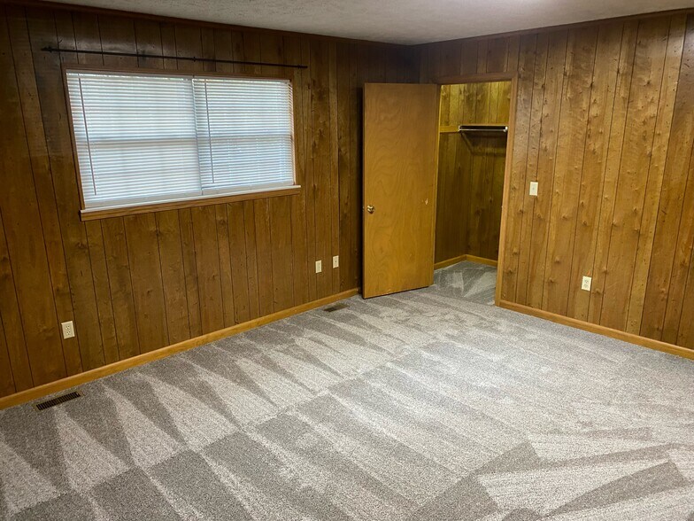Building Photo - 444 Long Hollow Rd