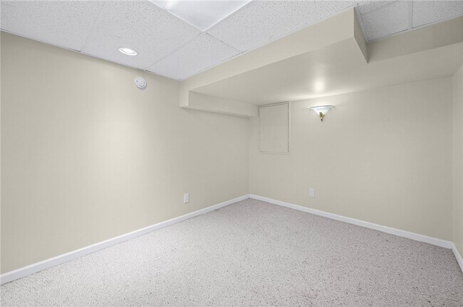 Building Photo - 49 Bucklebury Hill