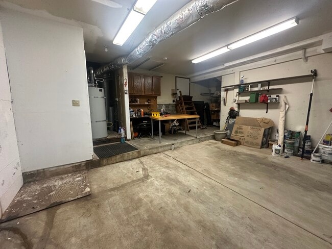 Building Photo - 304 Twin Peaks Blvd