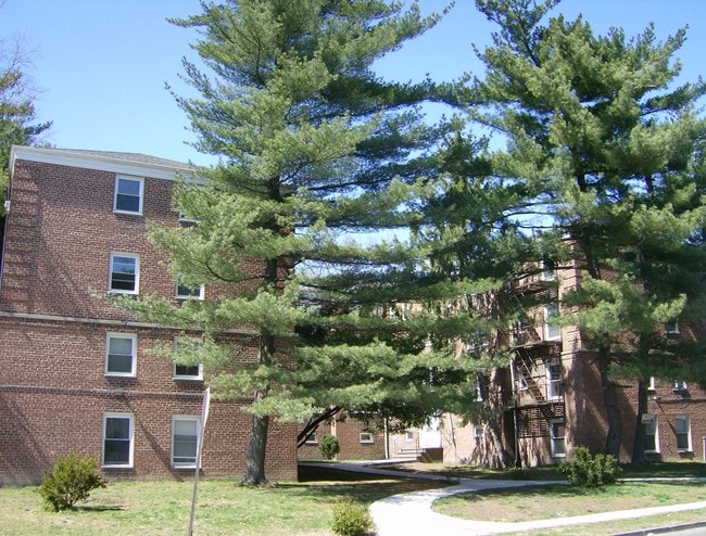 Building Photo - Shepard Circle Apartments