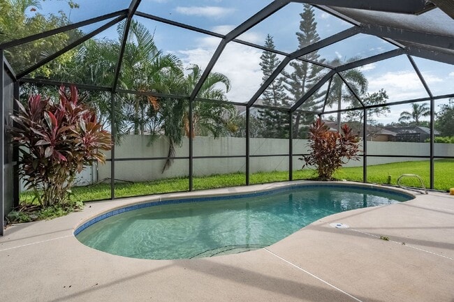 Building Photo - 4 BEDROOM POOL HOME IN SUNTREE!!!!!!!