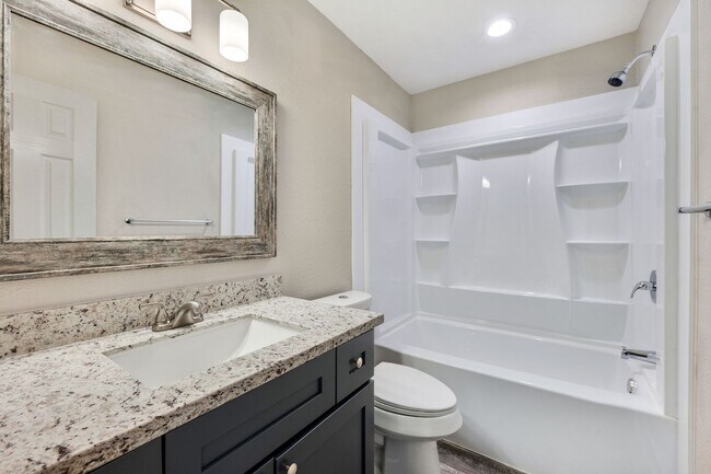 Building Photo - 1005 Summer Ct Cir