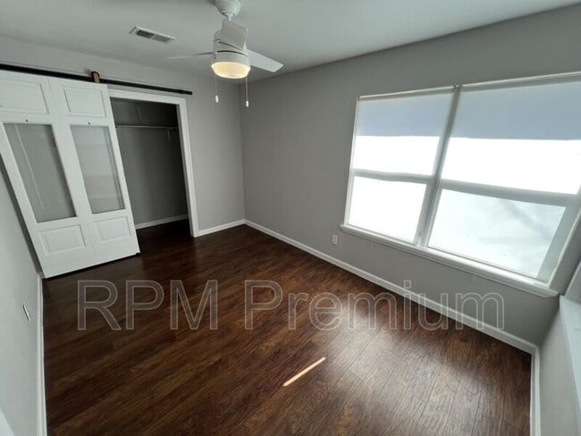 Building Photo - 10494 Wade Dr