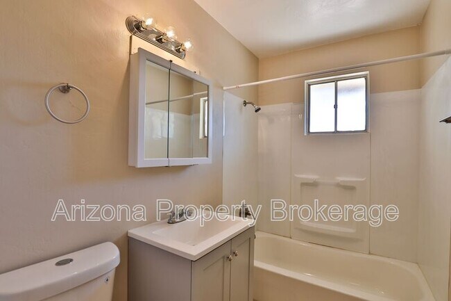 Building Photo - 2110 S Granada Dr