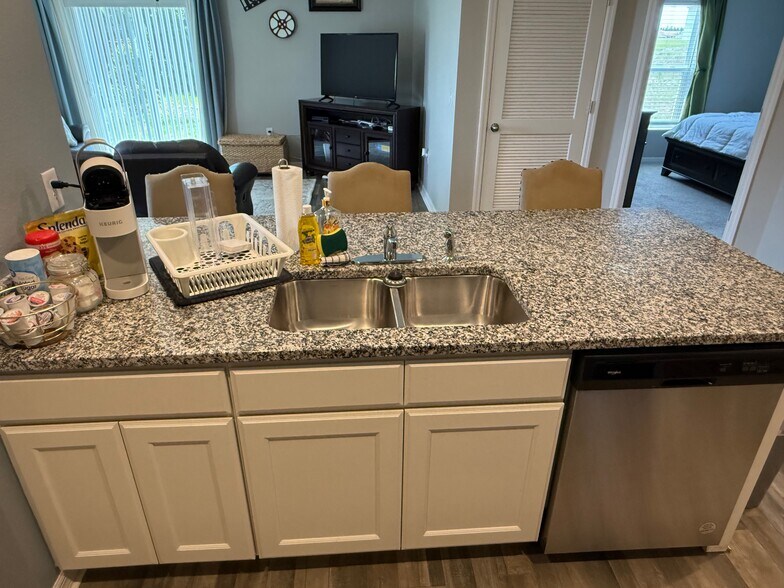 Building Photo - 458 River Hill Dr