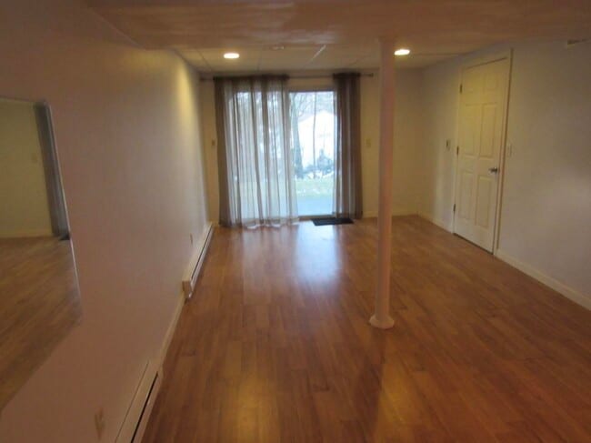 Building Photo - 2 Arabian Ct