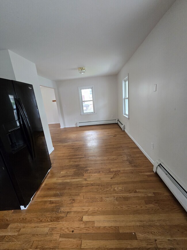 Building Photo - 257 Litchfield St