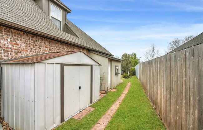 Building Photo - 5 Bed 3 Bath Broken Arrow