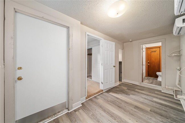 Building Photo - 2113 Harrison Ave
