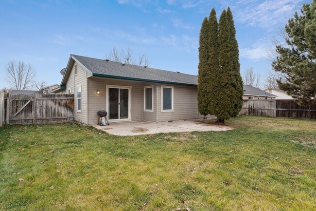 Building Photo - 13402 W Persimmon St