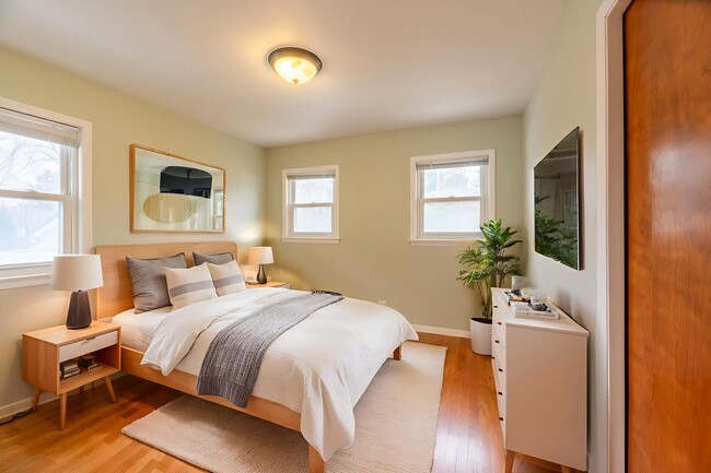 Building Photo - 114 N Forest Ave