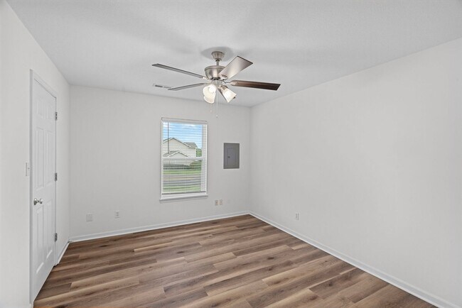 Building Photo - 3501-3503-3503 La Mesa Dr