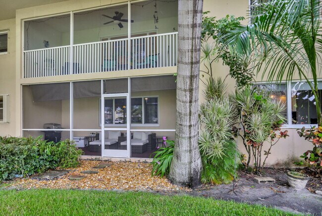 Building Photo - 2800 NE 28th St