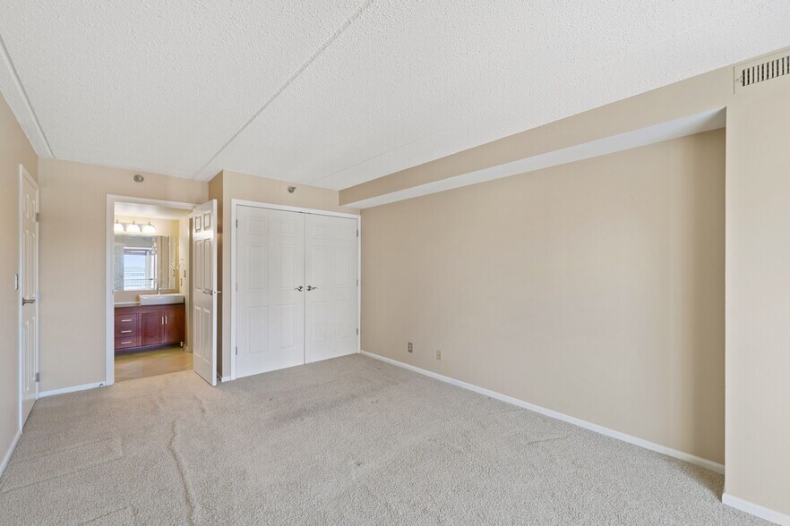 Building Photo - 270 E Highland Ave
