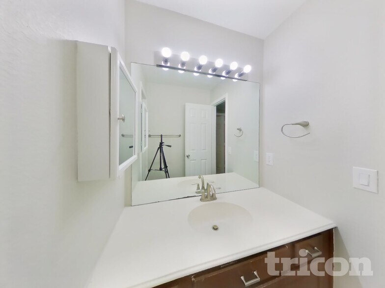 Building Photo - 11222 Raveneaux Dr