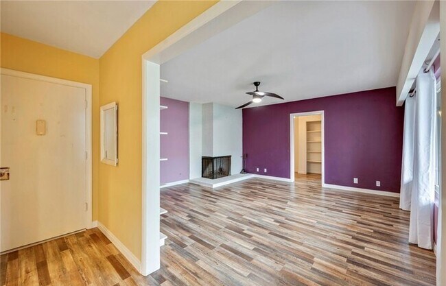 Building Photo - Updated 1-Bedroom Condo with Garage, Pool & Patio in Prime Fullerton Location