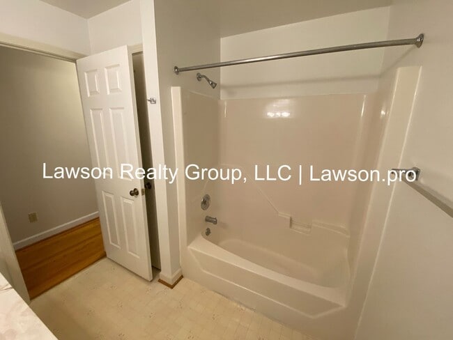Building Photo - Spacious Hollins Four Bedroom w/ Finished Basement