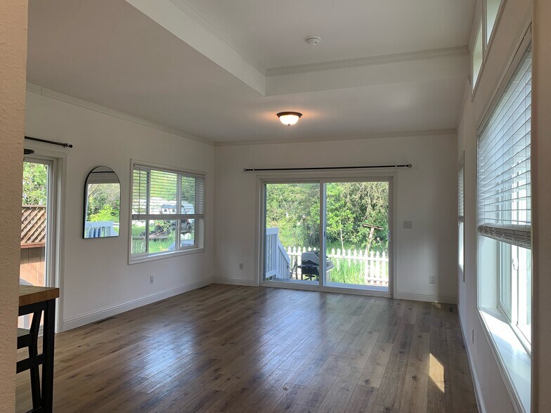 Building Photo - 412 Boas Dr